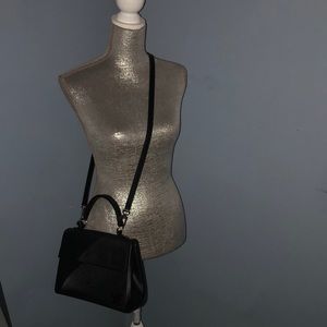 Louis Vuitton Cluny mm Black